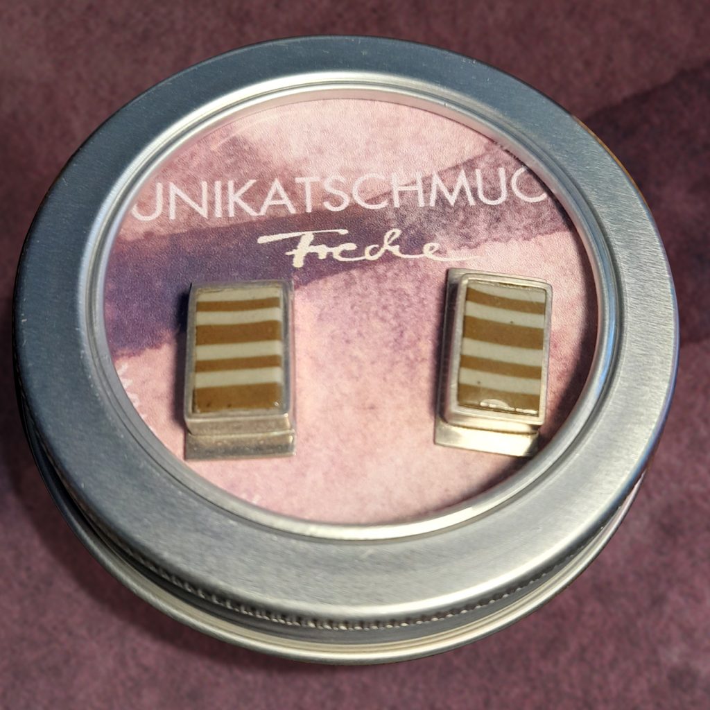 Ohrstecker Silber Porzellan gestreift Hell und Dunkelbraun _in Dose