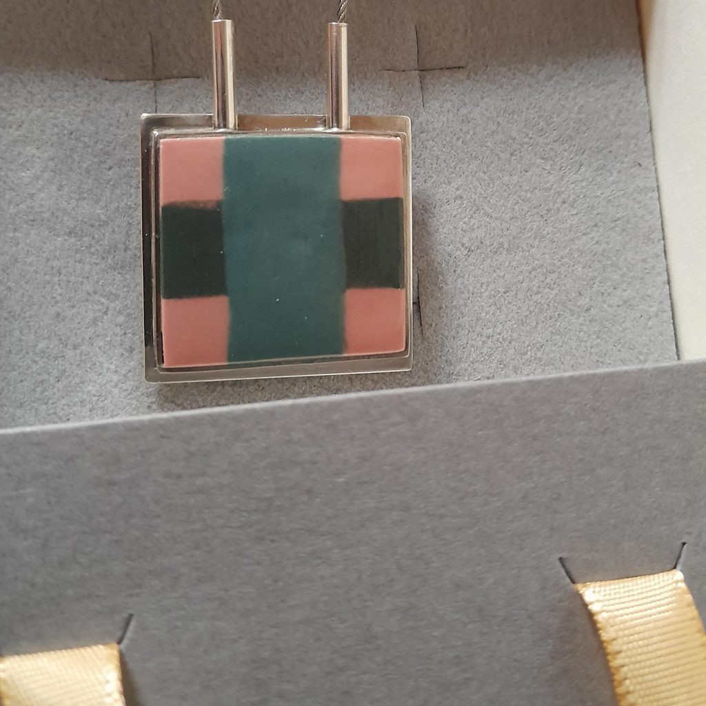 Kette Silber Quadrat Porzellan rosa grün Kreuz