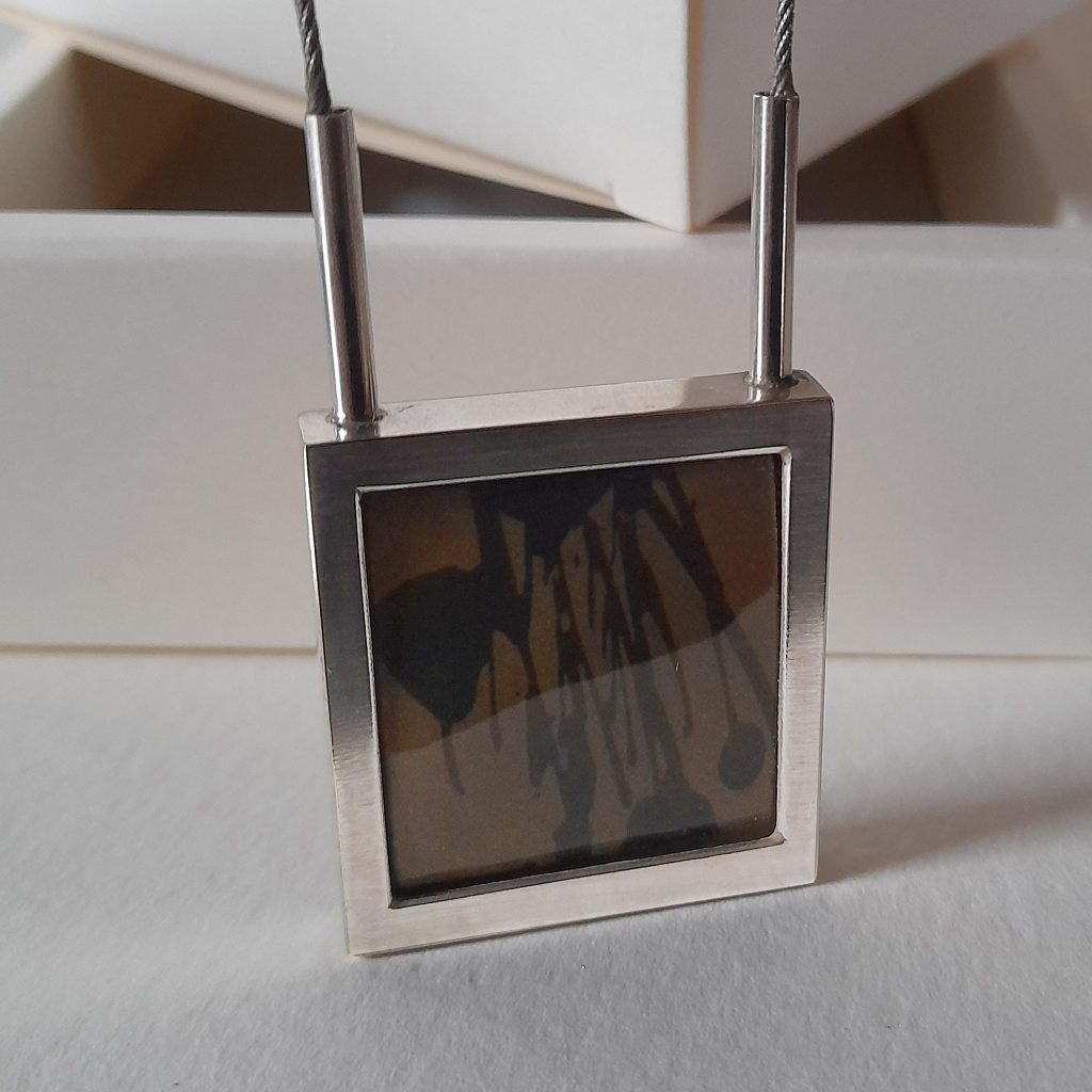 Kette Silber Quadrat Porzellan braun Schwarz abstrakt