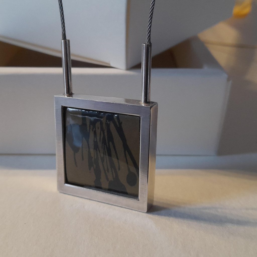 Kette Silber Quadrat Porzellan braun Schwarz abstrakt