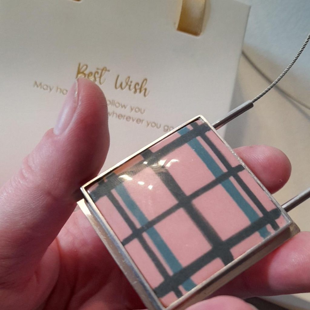 Kette Silber Porzellan Quadrat rosa grün kariert