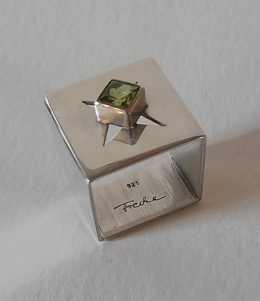 Ring Quadrat eckig Peridot Stern