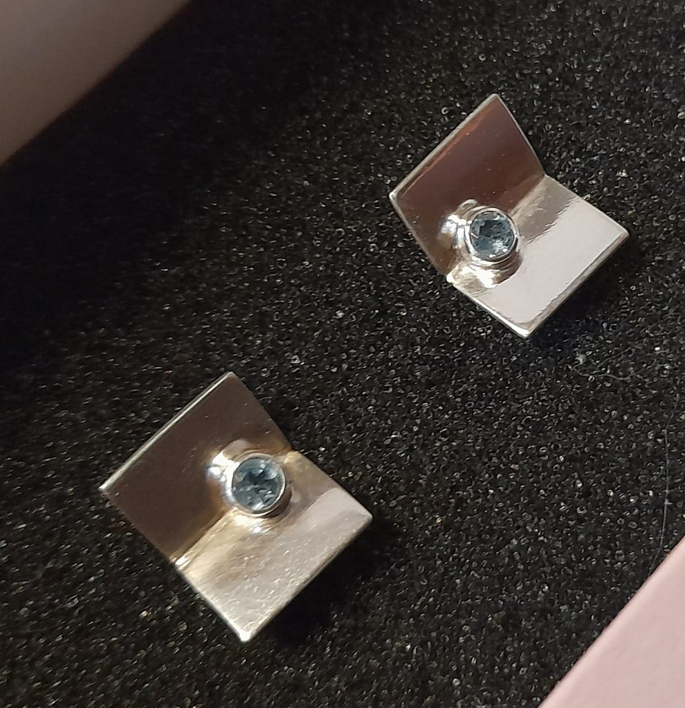 Ohrstecker Kaleidoskop Topas blau