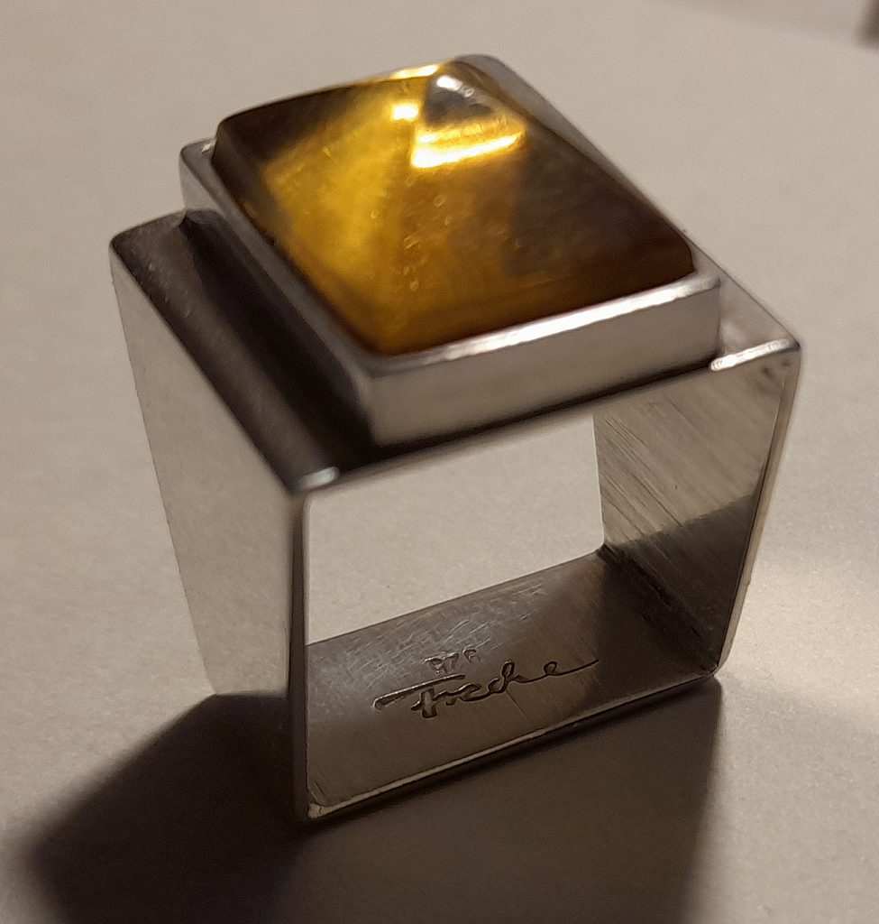 Ring Bernstein Schräg eckig Pyramide