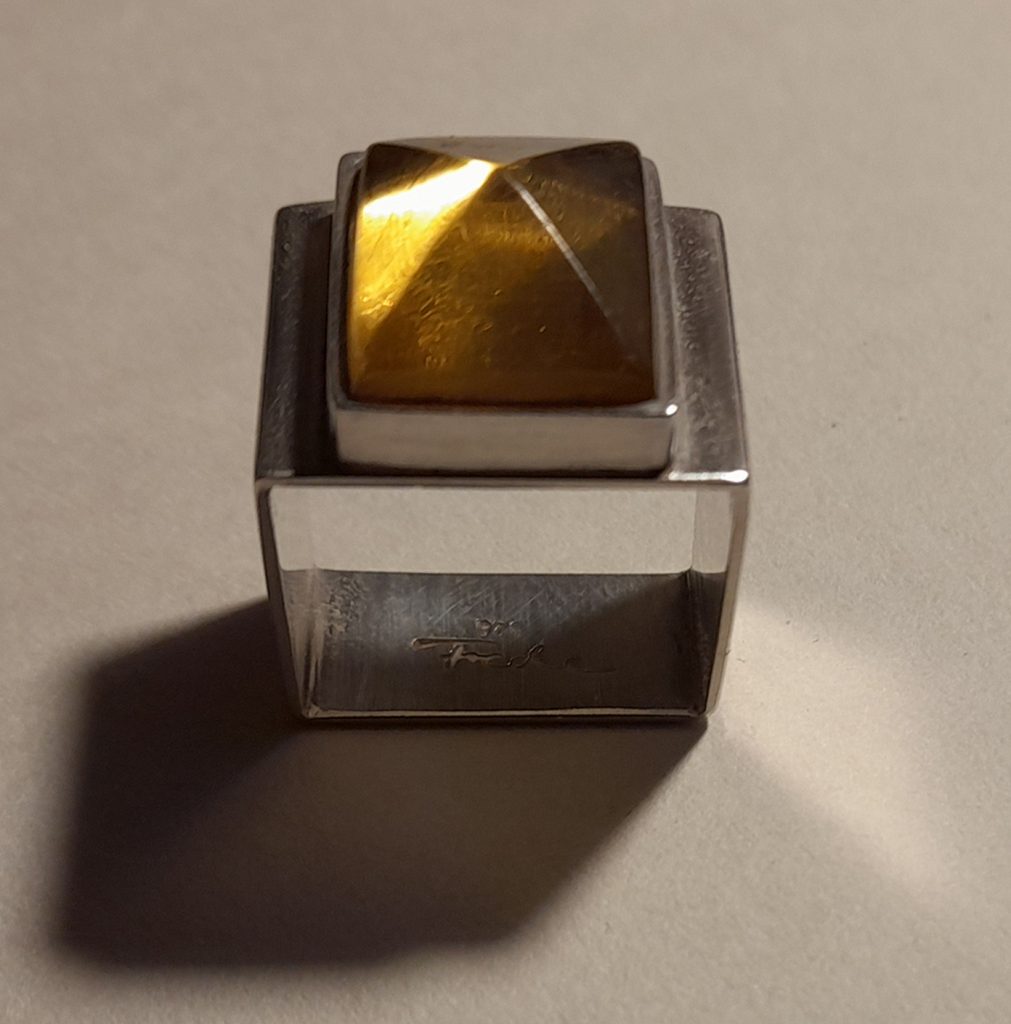 Ring Bernstein Schräg eckig Pyramide