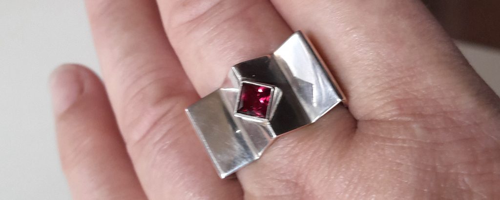 Ring Rodolith Krone eckig